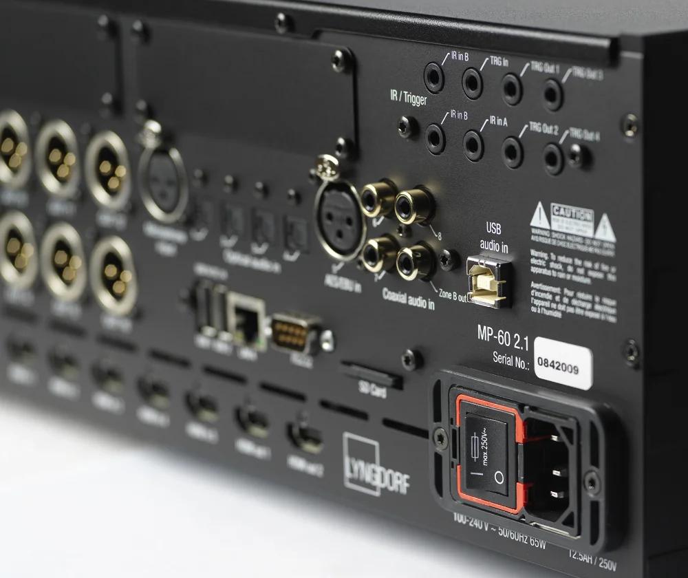 Процесор багатоканального звуку Lyngdorf MP-60 2.1, вигляд задньої панелі під кутом великим планом