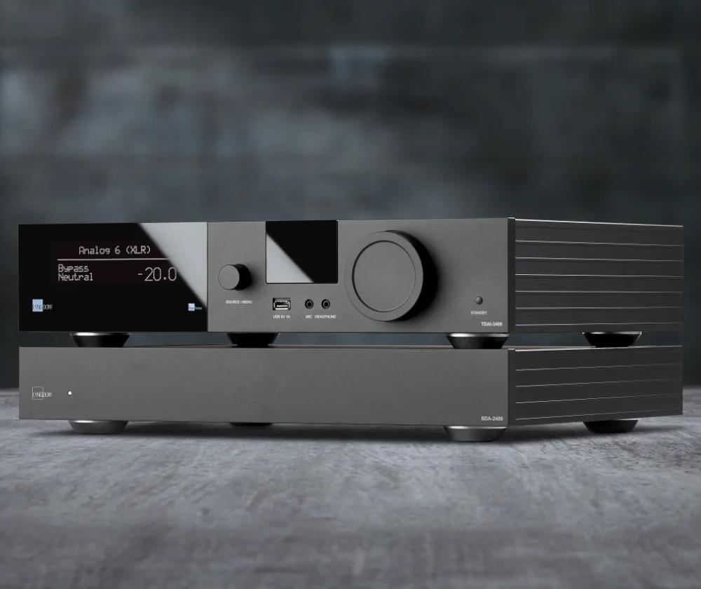 Two devices on top of each other: the Lyngdorf SDA-2400 power amplifier and the Lyngdorf TDAI-3400 streaming amplifier-processor